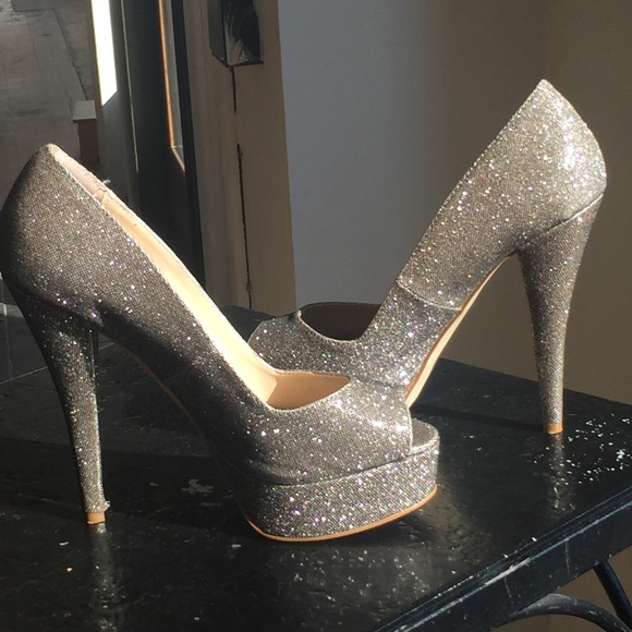 Colin Stuart shimmering gold and Black Platform Heels - Picture 4 of 6